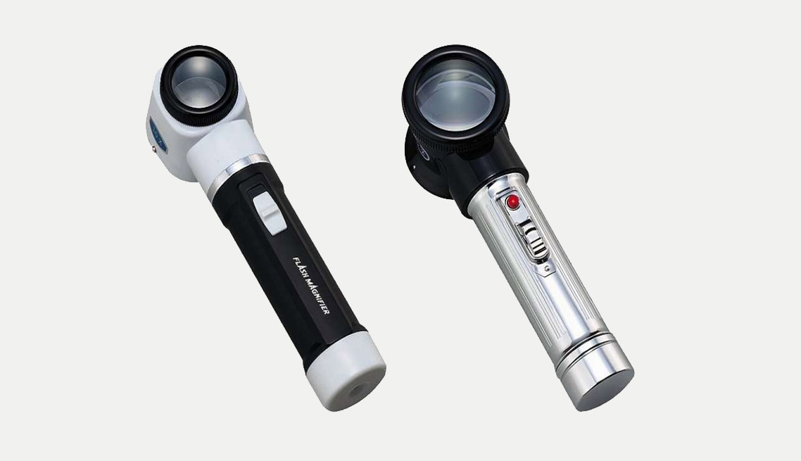 1    ILLUMINATED MAGNIFIER_001